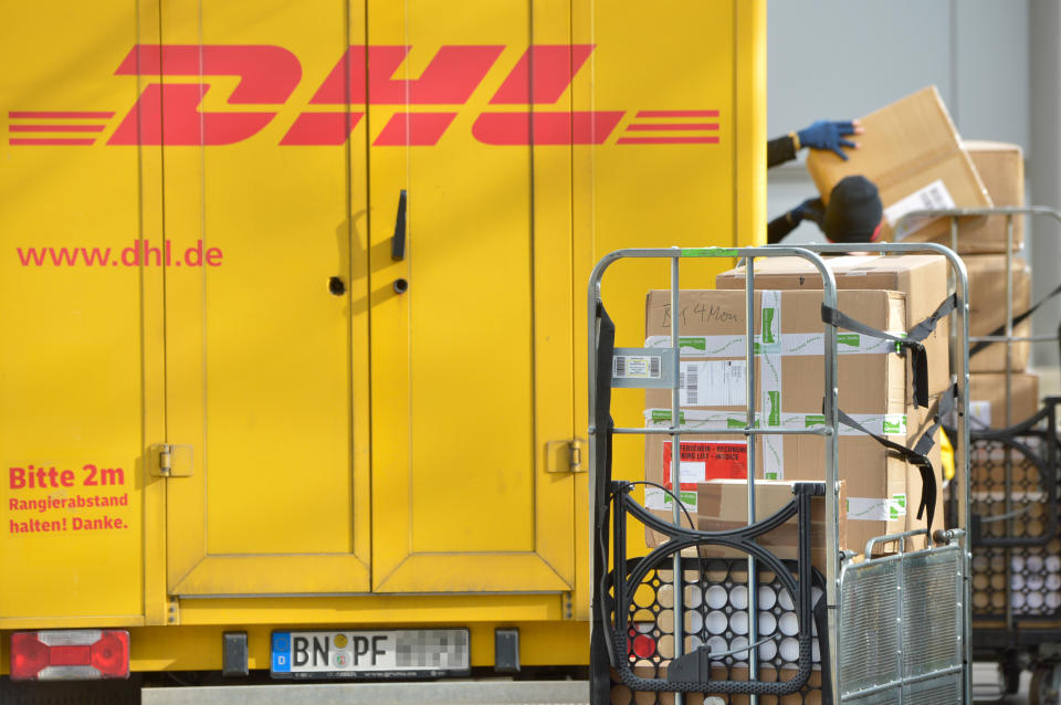 DHL liefert Pakete aus. (Bild: Getty Images)