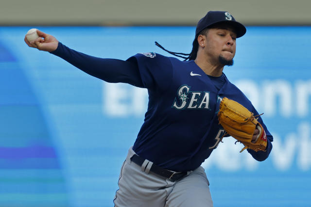 Mariners' Luis Castillo goes viral for throwing 47 straight