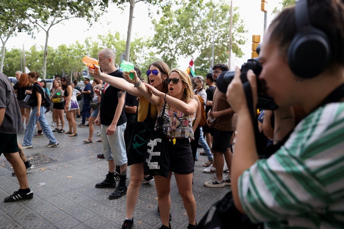 Protesters use water guns against tourists in Barcelona, Spain  (REUTERS)