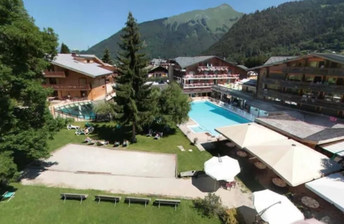 One for active families, the hotel’s surrounding area offers mountain peaks, pine forests and lakes aplenty (Hotel Club Le Crêt)