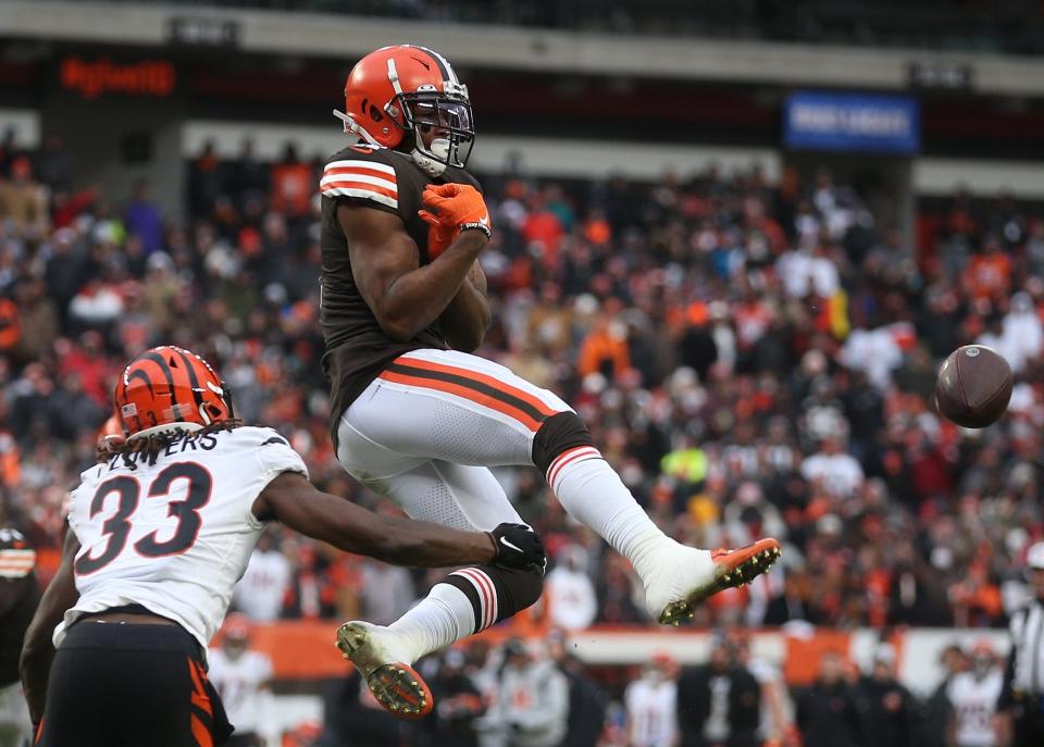 Browns wide receiver Donovan Peoples-Jones can't hang onto a pass in the end zone over Cincinnati Bengals cornerback Tre Flowers during the second half, Sunday, Jan. 9, 2022, in Cleveland.