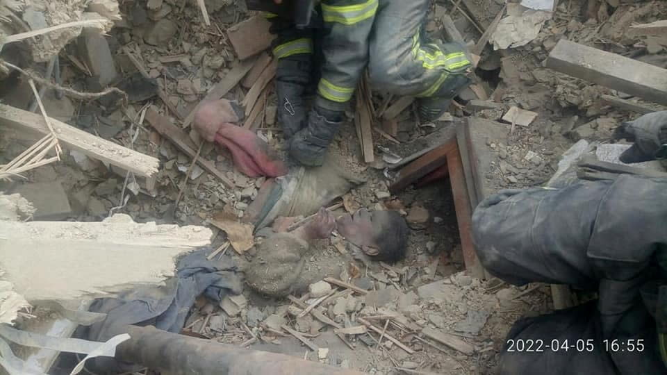 Rescuers remove a woman from debris after a military strike, as Russia's attack on Ukraine continues, in the town of Rubizhne, in Luhansk region, Ukraine April 6, 2022. Press service of the State Emergency Service of Ukraine/Handout via REUTERS THIS IMAGE HAS BEEN SUPPLIED BY A THIRD PARTY.