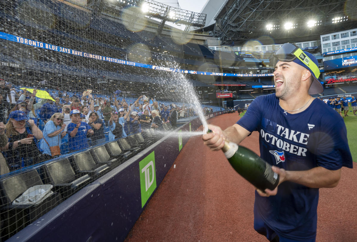 Astros earn Mother's Day win in series finale against Blue Jays