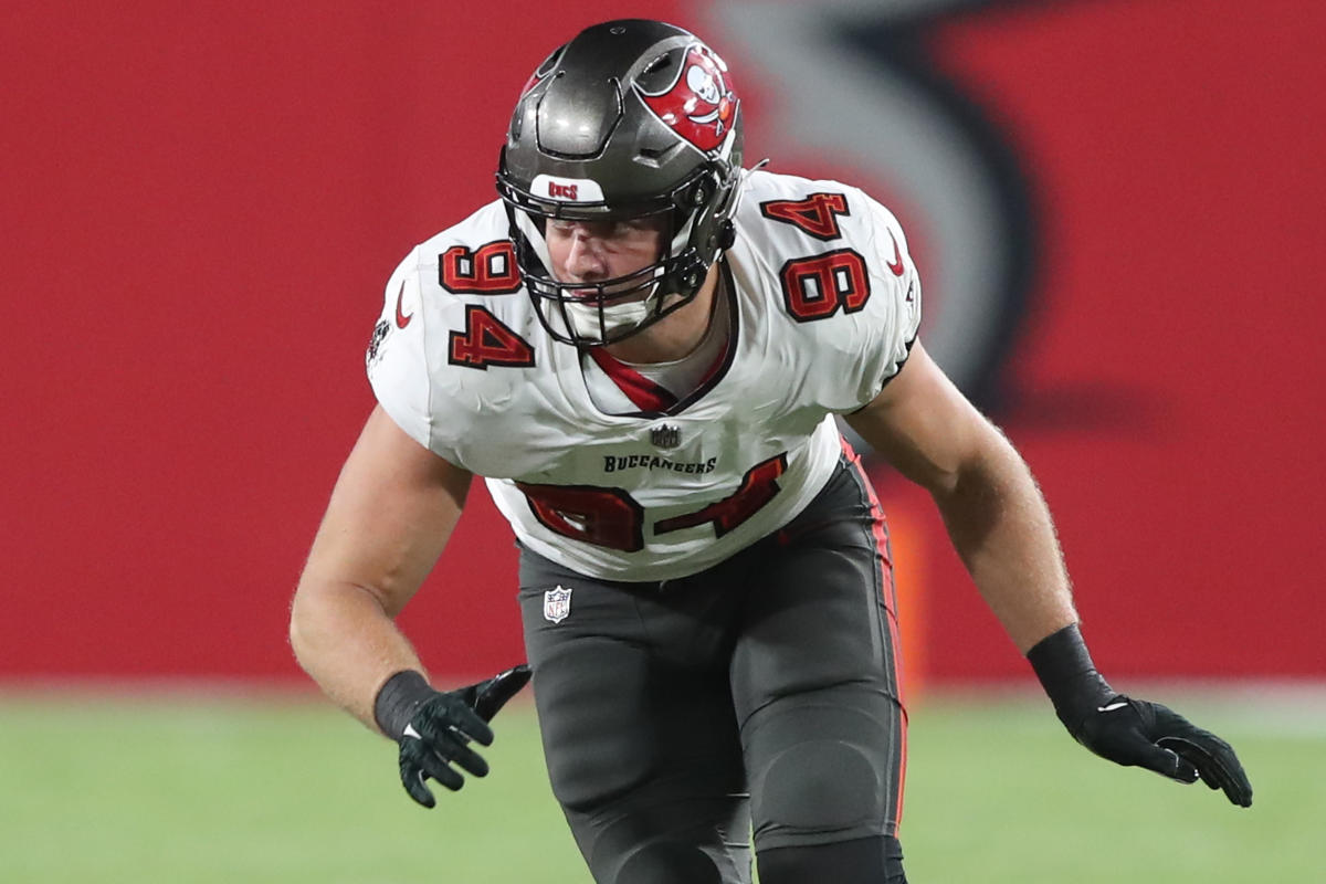 Tampa Bay Buccaneers linebacker Carl Nassib (94) warms up before an NFL  football game against the San Francisco 49ers, Sunday, Dec.11, 2022, in  Santa Clara, Calif. (AP Photo/Scot Tucker Stock Photo - Alamy