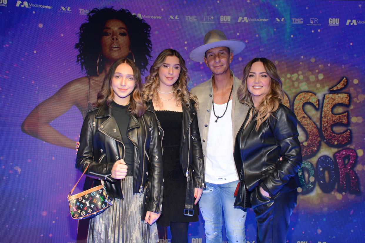 Andrea Legarreta y Erick Rubín con sus hijas en febrero de 2022.  (Photo credit should read Jorge Gonzalez / Eyepix Group/Future Publishing via Getty Images)