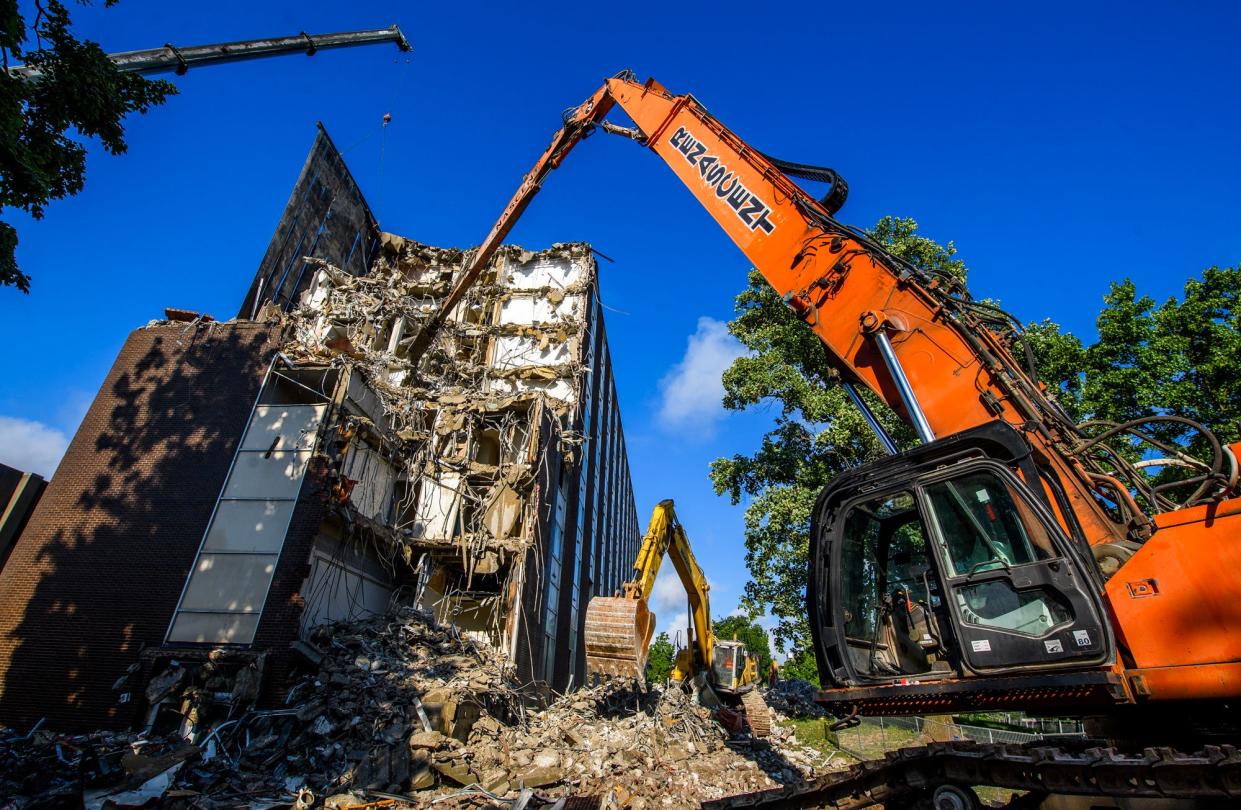 Deconstruction of the Poplars Building on Seventh Street on Friday, Aug. 5, 2022.