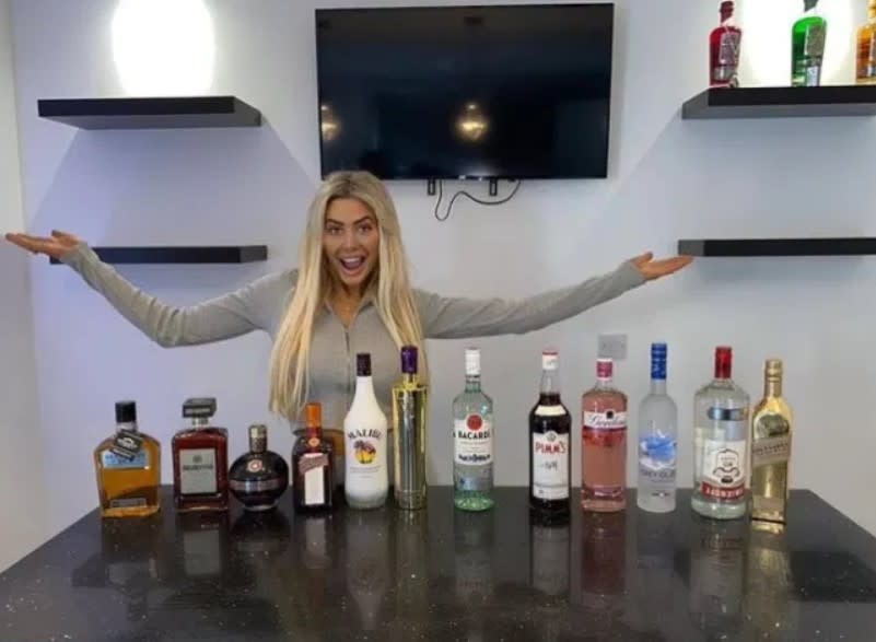 chloe ferry home bar z