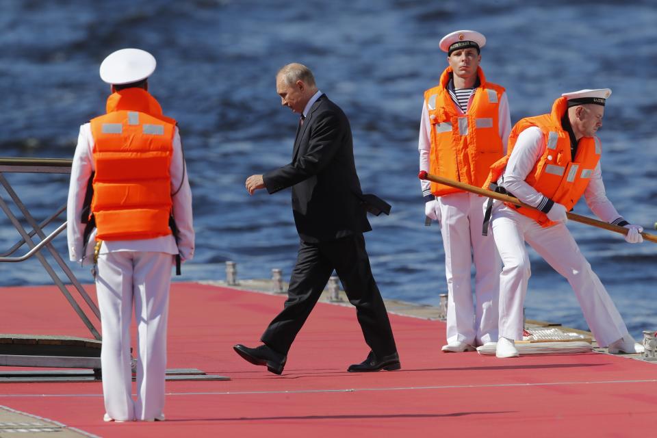 Russian President Vladimir Putin, center, arrives to attend the military parade during the Navy Day celebration in St.Petersburg, Russia, Sunday July 26, 2020.(AP Photo/Dmitri Lovetsky, Pool)