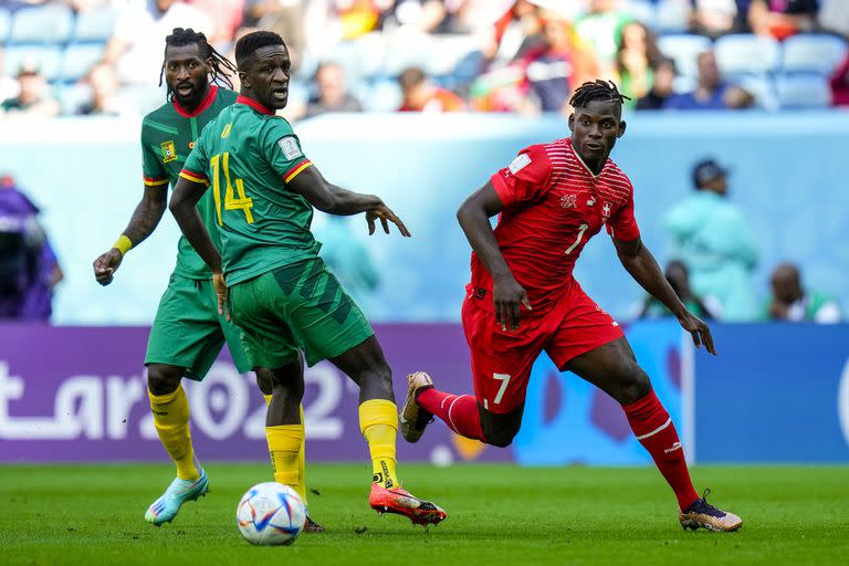 El suizo Breel Embolo durante el encuentro entre Suiza y Camerún en el estadio Al Janoub