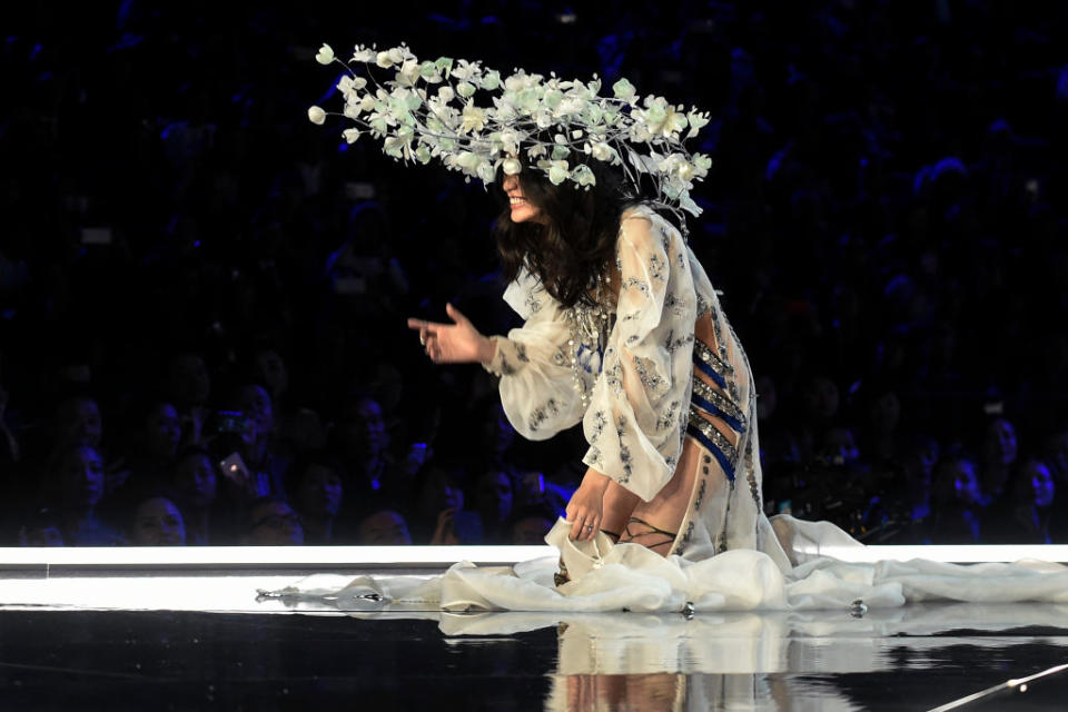 Chinese model Ming Xi falls as she presents a creation during the 2017 Victoria's Secret Fashion Show in Shanghai