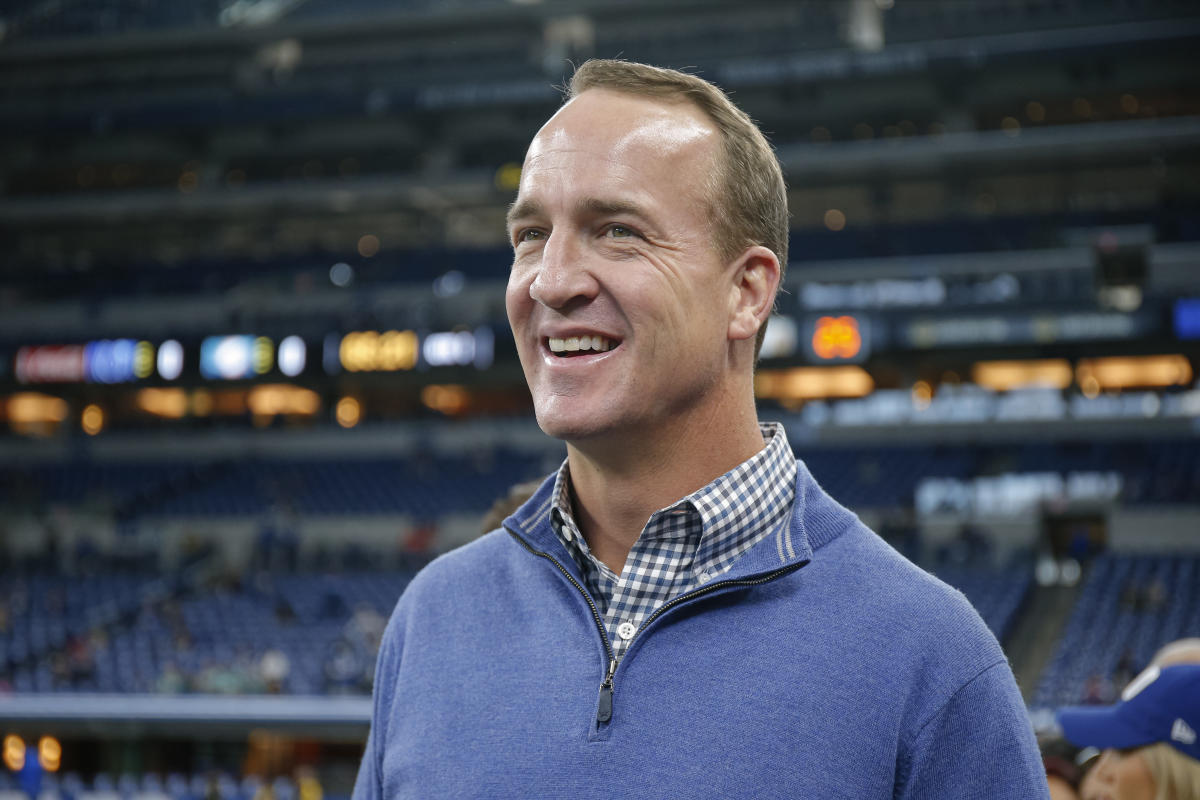 Peyton Manning trolls Patriots about cheating on 'Monday Night Football' -  Sports Illustrated