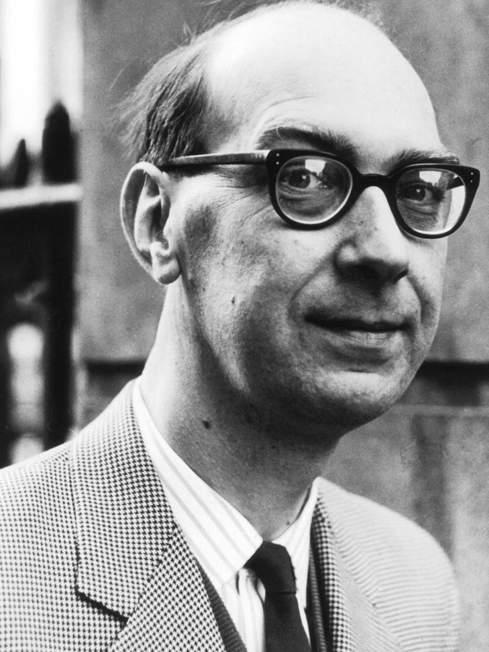 Филип ларкин. Мослин Ларкин. Philip Larkin by Martin Jennings.