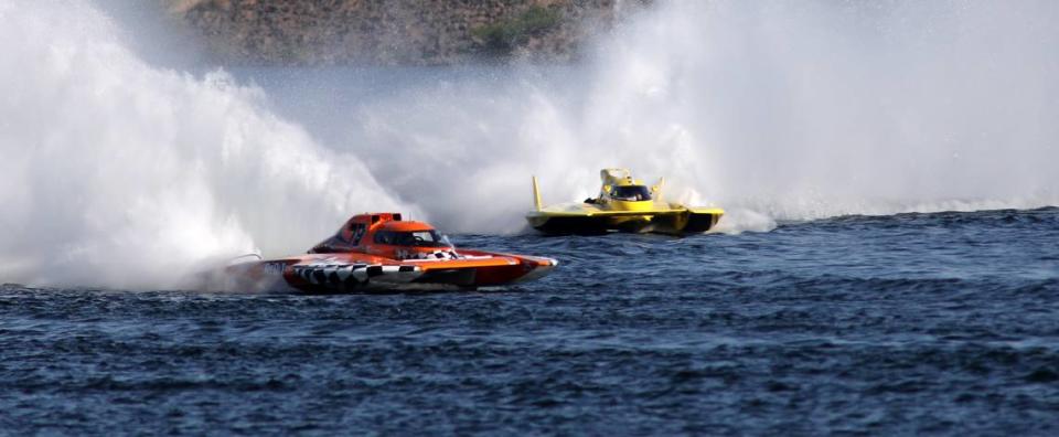 Jeff Bernard in the GP-70 hydroplane outpaces Gregg Hopp in the GP-15 on the final lap to claim victory in Heat 4 on the 2023 Columbia River in the Tri-Cities.