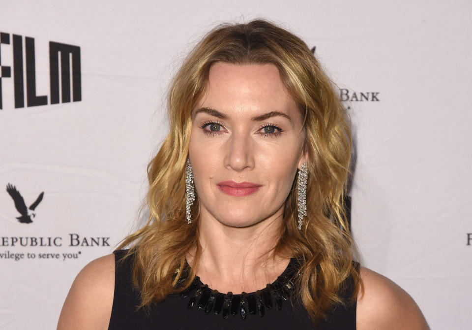 <p>A ses débuts, Kate Winslet a été victime d'une grossophobie assez violente. "Je n’étais pas la plus jolie, et on m’a même dit que je serais chanceuse comme actrice si l’on me donnait des rôles de grosses", a-t-elle confié lors du WE Day UK en 2017. En décrochant le rôle de Rose dans Titanic de James Cameron, elle a pris une belle revanche sur tous ses détracteurs. (Photo by C Flanigan/Getty Images)</p> 