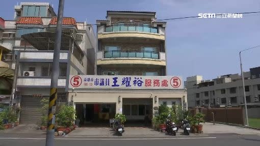 韓國瑜新家地址是林園區議員王耀裕的住家兼服務處。