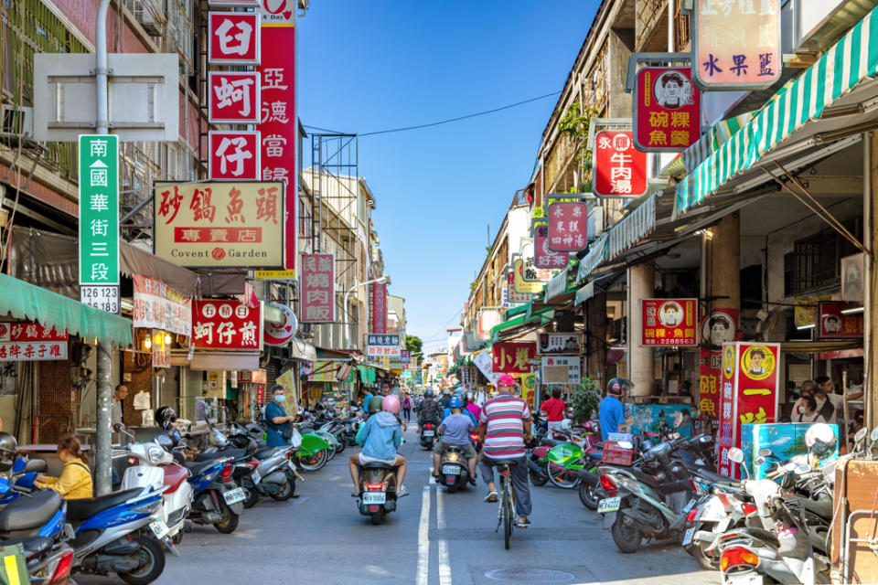 圖為台南國華街有許多美食，假日常吸引許多人潮。（示意圖，達志影像）