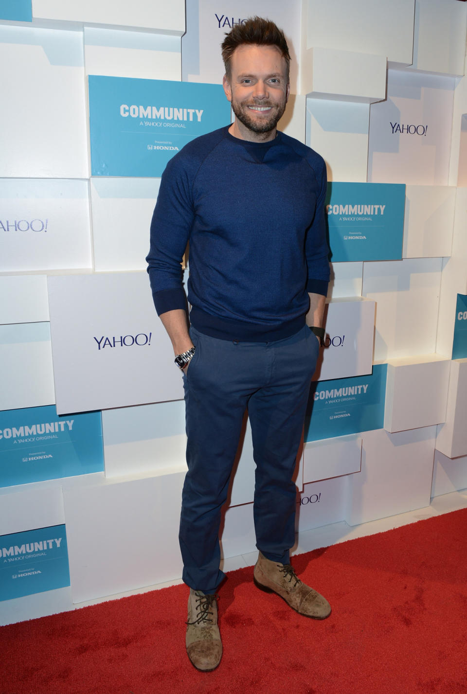 “Community” actor Joel McHale must follow fashion as he’s pulling off trendy monochrome like a boss. His suede dessert boots are pretty on-point as well.