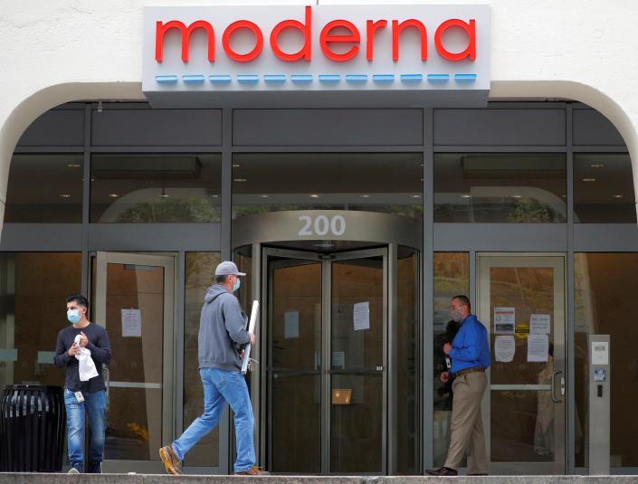 A sign marks the headquarters of Moderna Therapeutics, which is developing a vaccine against the coronavirus disease (COVID-19), in Cambridge, Massachusetts, U.S., May 18, 2020.   REUTERS/Brian Snyder