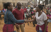 <p>Mais à partir de la deuxième saison, c'est Toby Onwumere qui l'incarne. </p>...