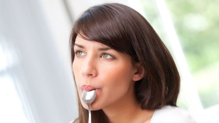 woman-eating-yogurt-700_0.jpg