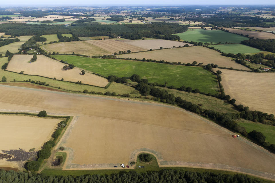 Un estanque, junto a una zona de cultivos cerca de Hindolveston, Dereham, en el este de Inglaterra, el 13 de septiembre de 2019. Desde el inicio del siglo XX, Gran Bretaña perdió el 75% de sus estanques. (AP Foto/Emilio Morenatti)