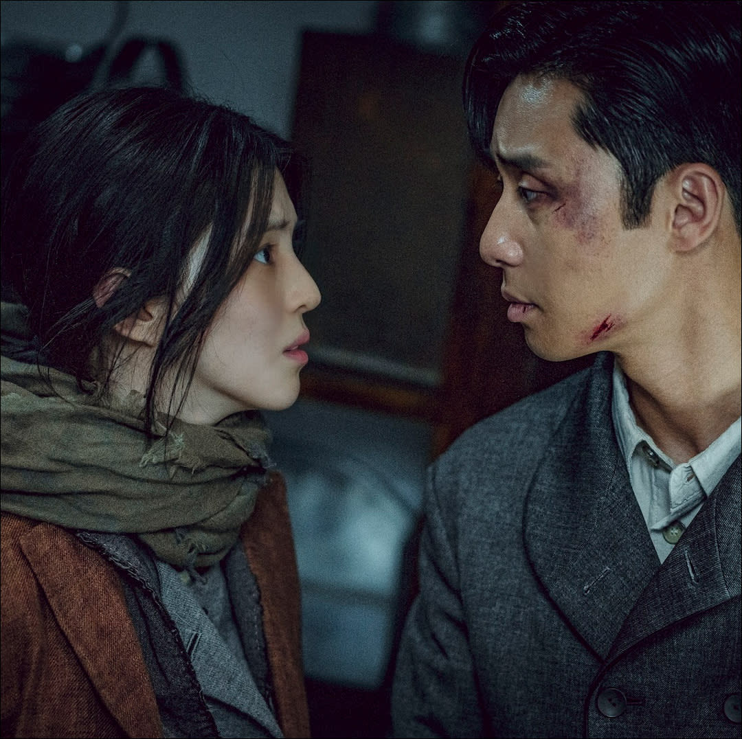  Han So-hee and Park Seo-jun in Gyeongseong Creature S1. 