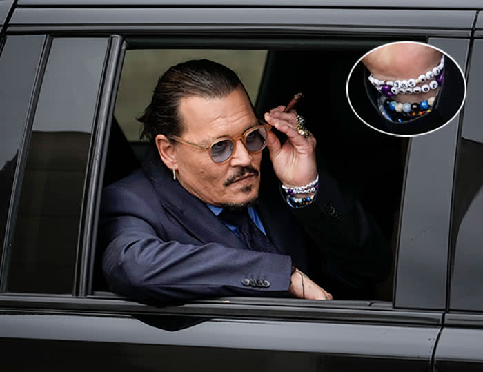 Johnny Depp lha lucido una pulsera con el nombre de sus hijos y su madre durante el juicio