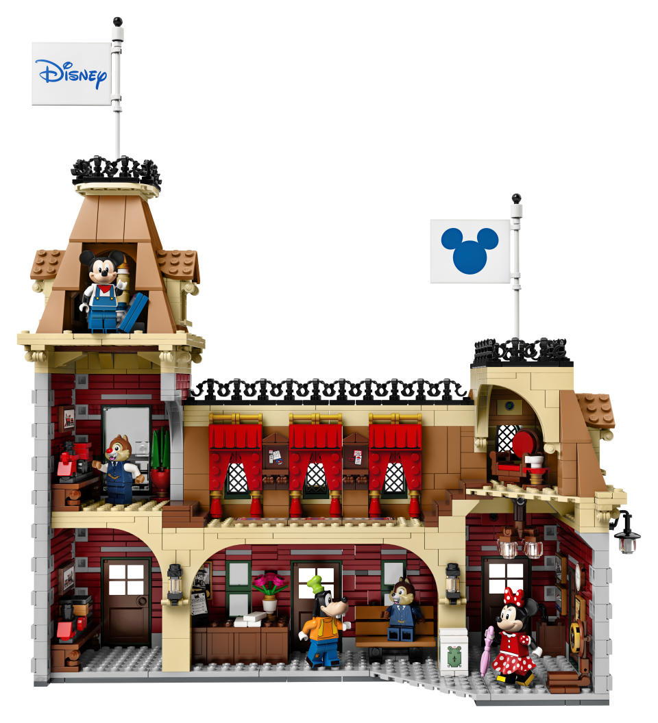 Take a look at the inside of the station in the newest Disney Lego set. (Photo: Lego)