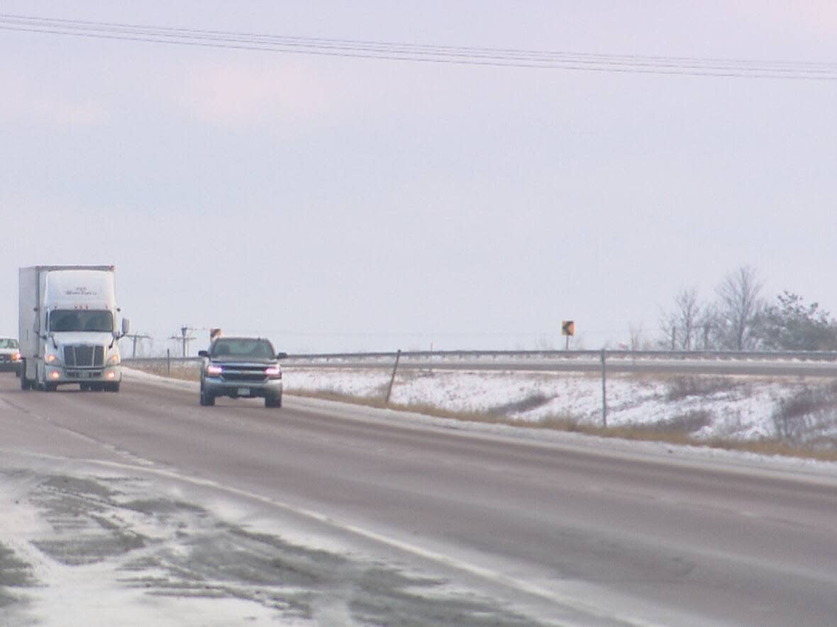 The case revolves around a 195-kilometre stretch of highway and what the province was required to pay for maintenance for the final 10 years of the contract. (Guillaume Aubut/Radio-Canada - image credit)