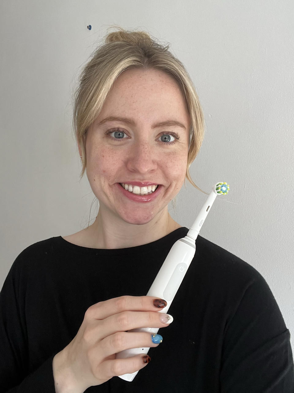 It's easy to use, has three fuss-free controls and keeps my teeth feeling clean as a whistle. (Yahoo Life UK)