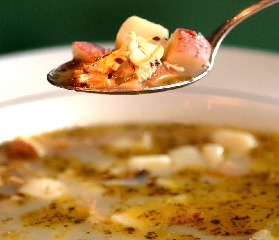 Clear broth clam chowder, with quahogs, red potatoes and spices can be made with this archive recipe from 2002.