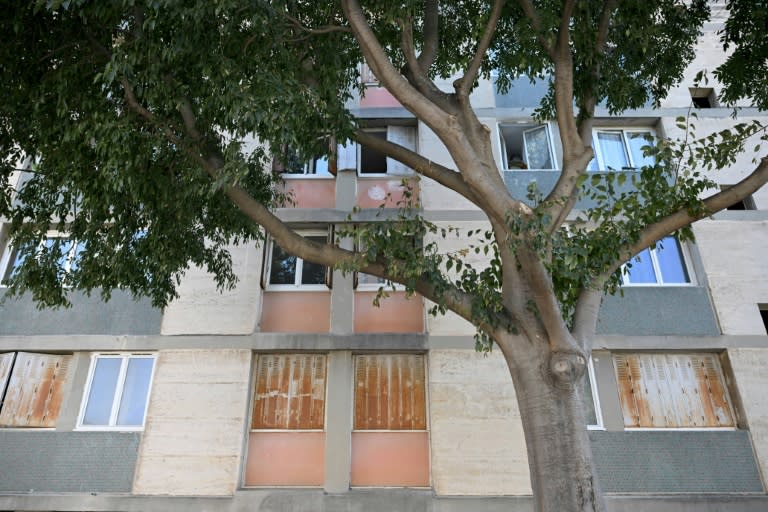 L'immeuble où la jeune femme a été touchée par des tirs à l'aveugle, dans le 10e arrondissement de Marseille, le 11 septembre 2023 (Nicolas TUCAT)