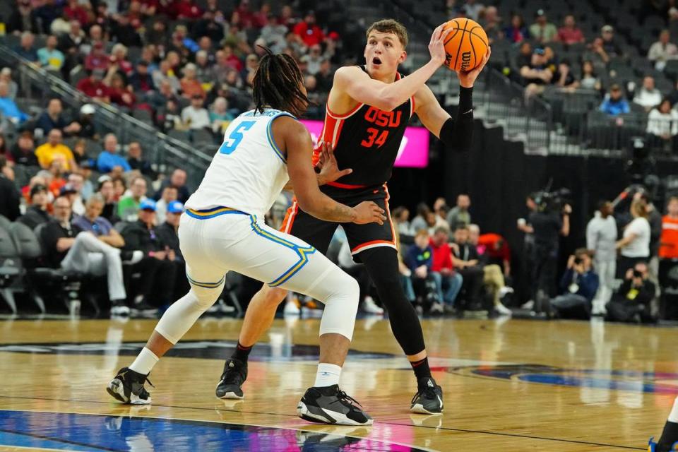 Oregon State Beavers forward Tyler Bilodeau (34) keeps the ball away from UCLA Bruins guard Brandon Williams (5) during the first half at T-Mobile Arena. Stephen R. Sylvanie/USA TODAY NETWORK