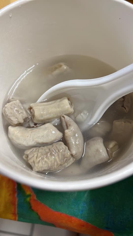 油飯+四神湯「銅板價50元」！他PO照「整碗都是料」曝店家地址