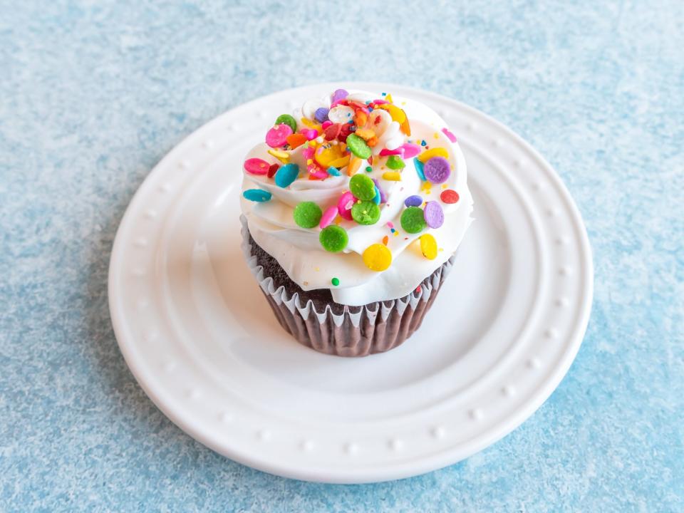 safeway cupcake on plate