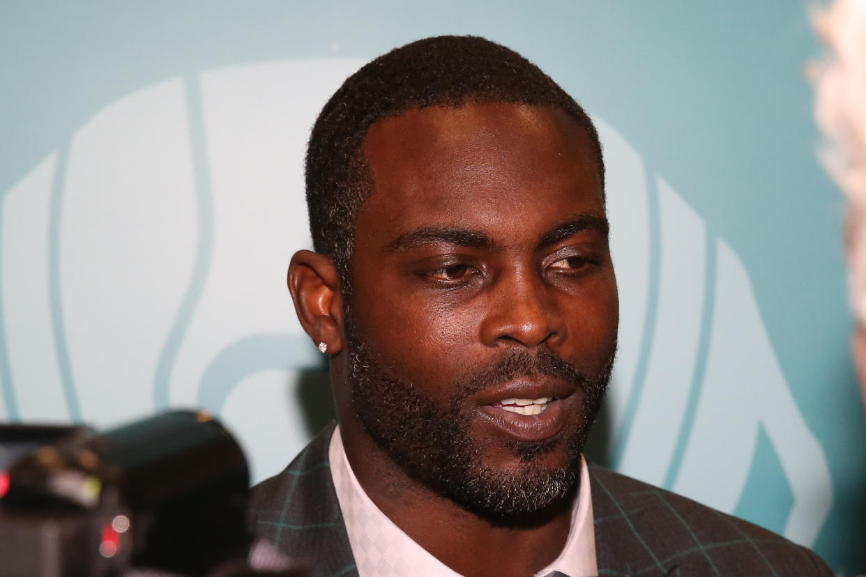 MIAMI BEACH, FL - JANUARY 28:  Former NFL player and Fox Super Bowl Stories host Michael Vick during the Super Bowl LIV FOX Sports Media Day on January 28, 2020 at the Miami Beach Convention Center in Miami Beach, FL.  (Photo by Rich Graessle/PPI/Icon Sportswire via Getty Images)