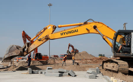 Construction workers are seen at Samara Arena stadium under construction in Samara, Russia August 23, 2017. REUTERS/Maxim Shemetov