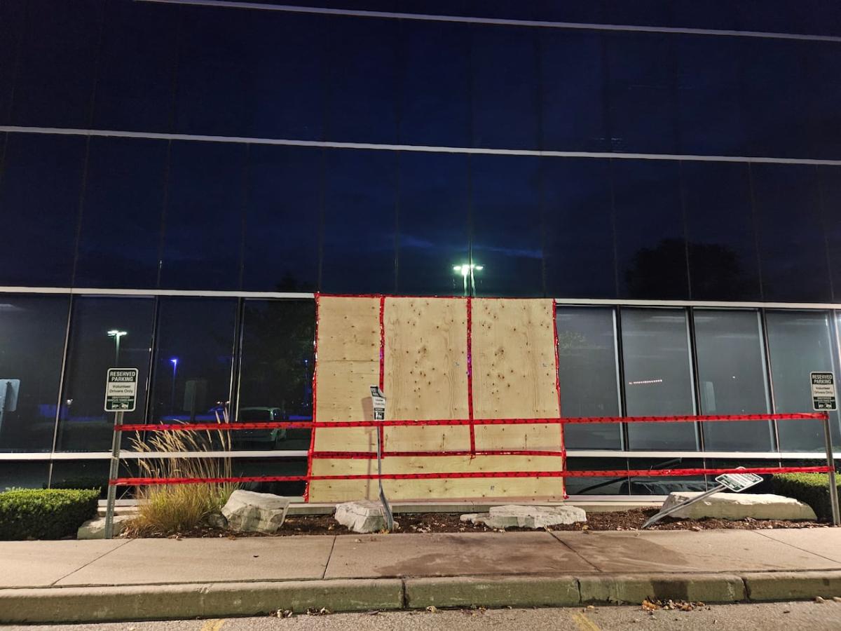 Windows smashed, parking signs mangled at CAS building in Windsor, Ont.