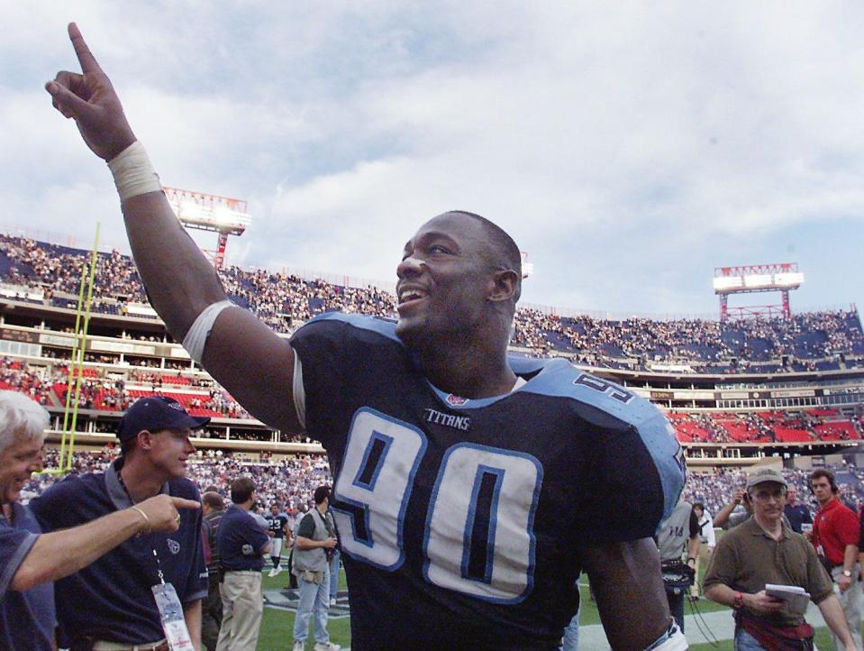 Tennessee Titans great Jevon Kearse will sign autographs in Columbia Dec. 18-19.