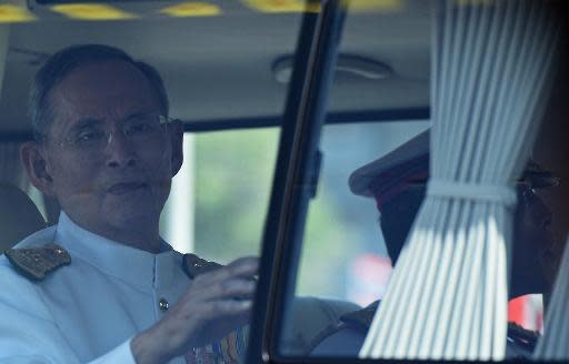 Ailing Thai king makes rare public appearance