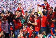 Aquí, en los festejos de la selección chilena de futbol al coronarse campeona en la Copa América número 100.