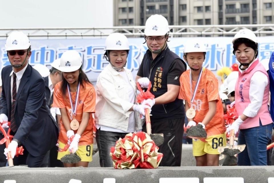 《圖說》全國首座臺中市國際足球園區動工興建中。