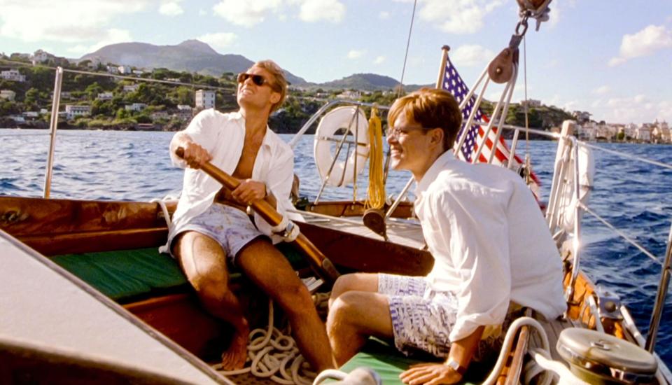 USA. Matt Damon and Jude Law in a scene from the (C)Paramount Pictures film: The Talented Mr. Ripley (1999). Plot: In late 1950s New York, a young underachiever named Tom Ripley is sent to Italy to retrieve Dickie Greenleaf, a rich and spoiled millionaire playboy. But when the errand fails, Ripley takes extreme measures. Director:  Anthony Minghella Ref: LMK110-J10525-090224 Supplied by LMKMEDIA. Editorial Only. Landmark Media is not the copyright owner of these Film or TV stills but provides a service only for recognised Media outlets. pictures@lmkmedia.com