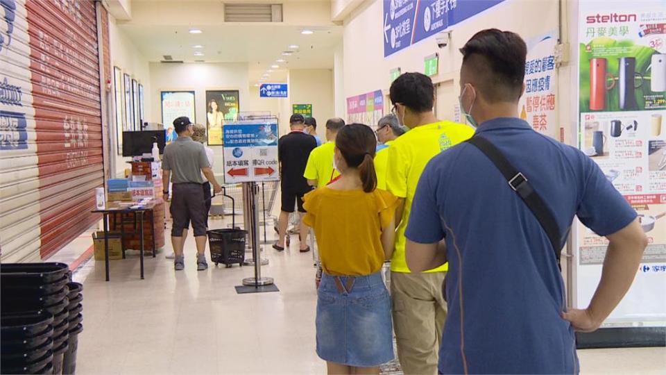 抗疫狂掃貨！民眾瘋搶民生物資經部祭限購令「每人限購2件」