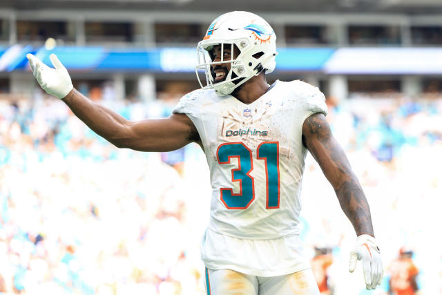 Tyreek Hill, Miami Dolphins Flex Touchdown Celebrations in Win Over  Carolina Panthers