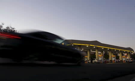 A Shell gas station is shown in Encinitas, California January 25, 2016. REUTERS/Mike Blake