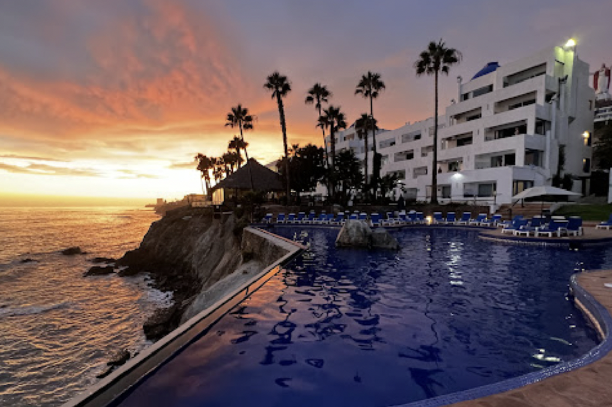 Blair fell from an open-air walkway at the Las Rocas Beach Resort in Rosarito, Mexico (Google Maps)