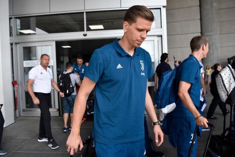 Wojciech Szczesny's Juventus career begins with a shirt fail