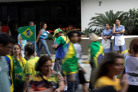 Hotel maids, observe demonstrators during a pro-government demonstration near Copacabana beach in Rio de Janeiro, Brazil May 26, 2019. REUTERS/Ricardo Moraes