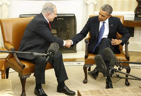 Israel's Prime Minister Benjamin Netanyahu (L) shakes hands with U.S. President Barack Obama as they sit down to meet in the Oval Office of the White House in Washington March 3, 2014. REUTERS/Jonathan Ernst